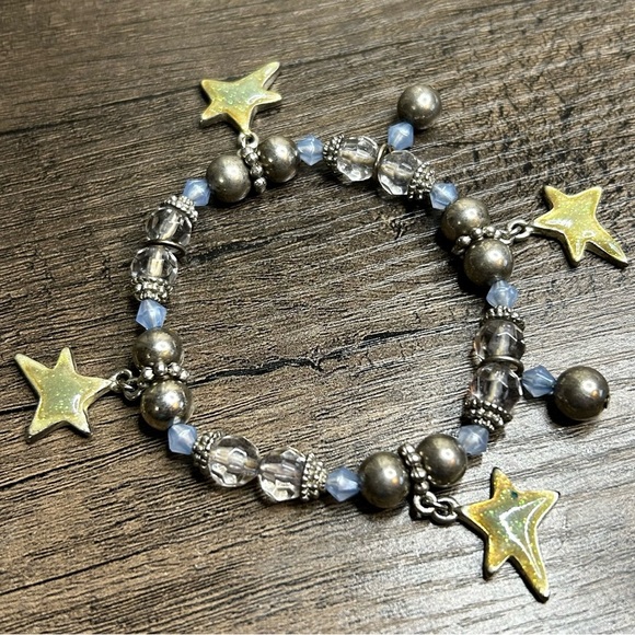 Vintage Star Charm Silver Tone and Light Blue Beaded Stretch Bracelet - Picture 1 of 2